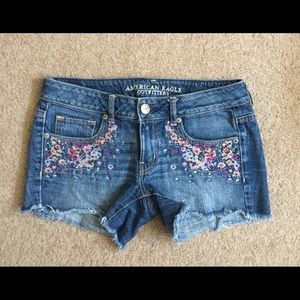 AE Embroidered Flowers Jean Shorts, size 6.